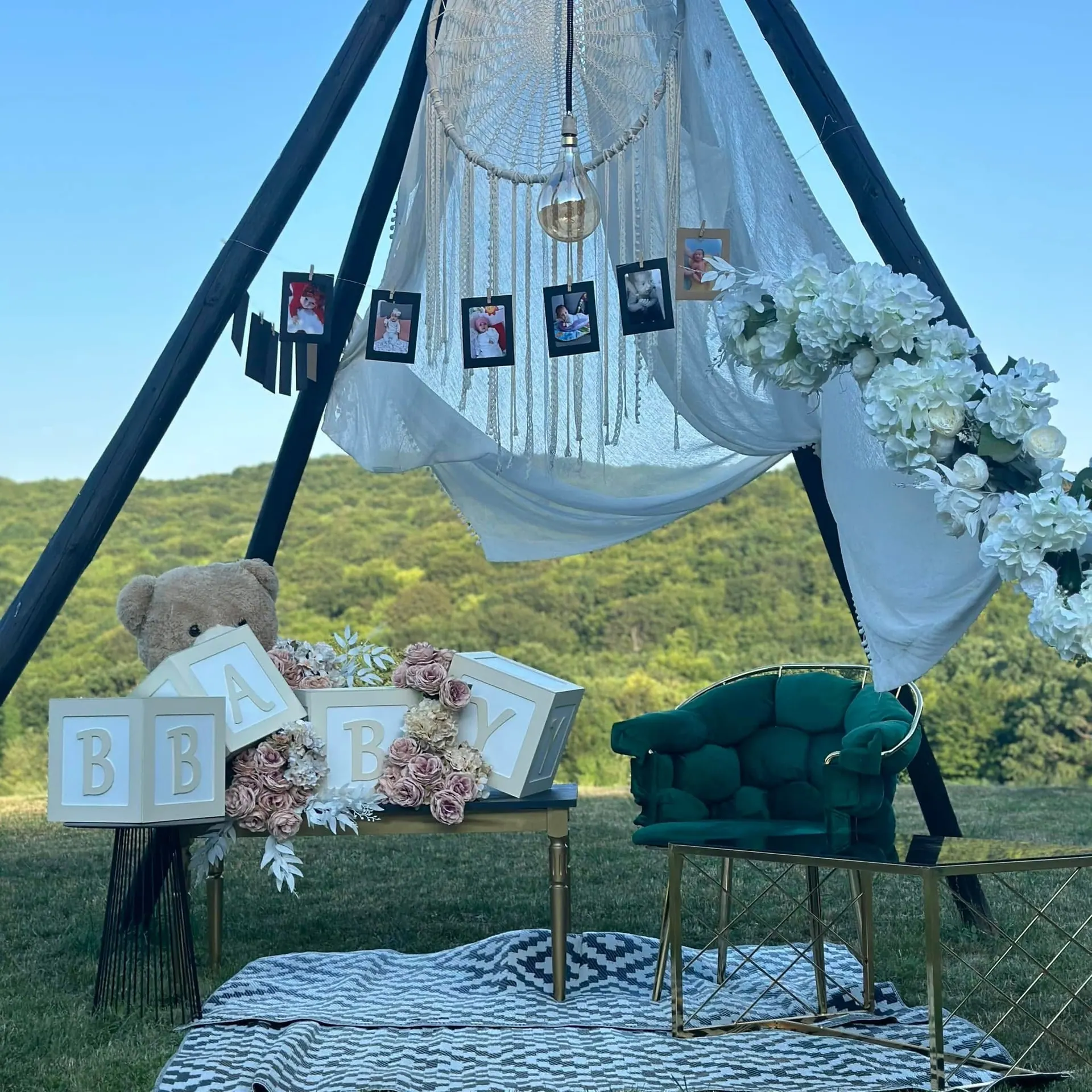 Decor de botez sub cort tipi