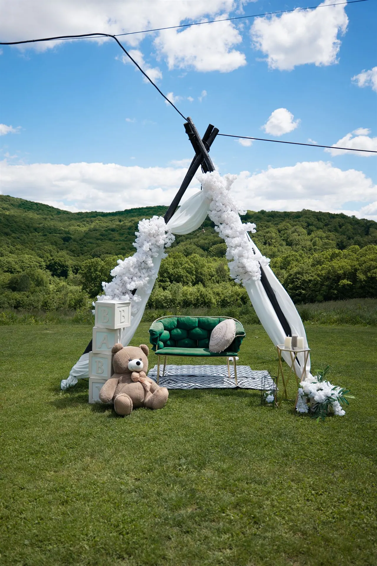 Cort tipi decorat